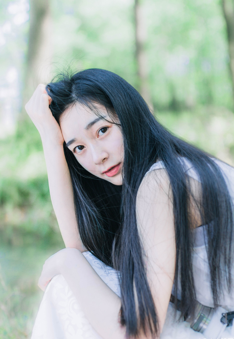 “军师，若事不可违的话，不如……”诸葛亮身边，年轻的马谡看向诸葛亮，犹豫了一下，开口劝道。
